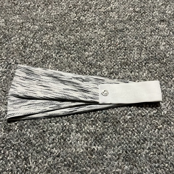 Lululemon headband - Picture 3 of 3